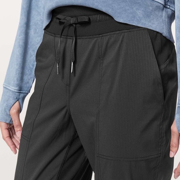 Lululemon Dance Studio Crop Womens 6 Black - Picture 3 of 10